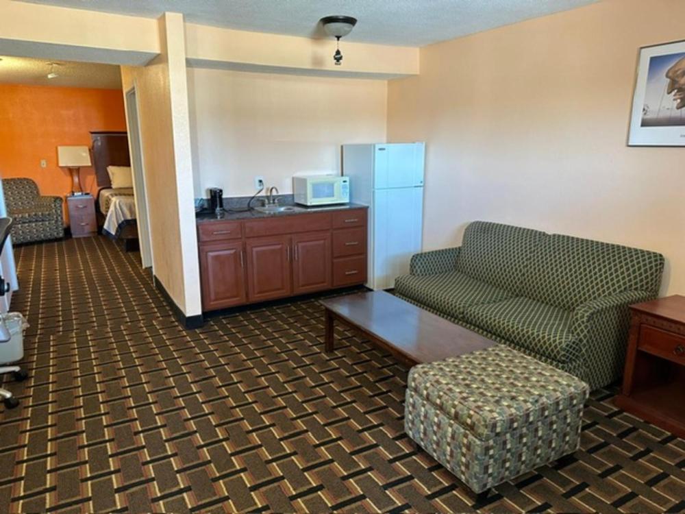 2 Queen Beds | Suite, Non-Smoking, Sofa-Bed interior